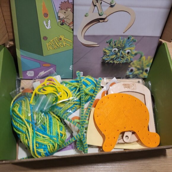 KIWI CRATE Arcade CREATE YOUR OWN Claw Machine Learning Kit - Picture 6 of 7